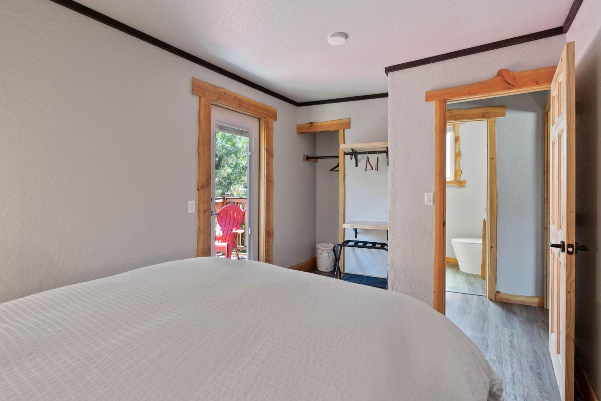 Lake Village Lodge คอร์ดาลีน ภายนอก รูปภาพ