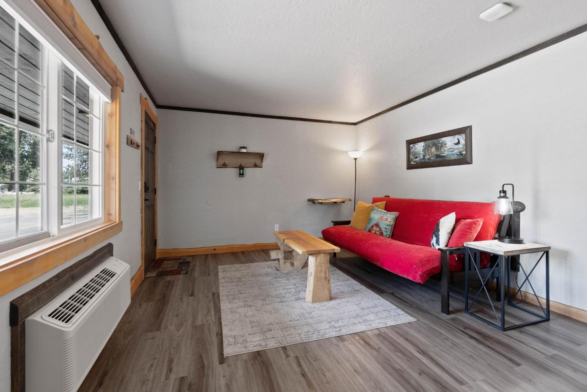 Lake Village Lodge คอร์ดาลีน ภายนอก รูปภาพ
